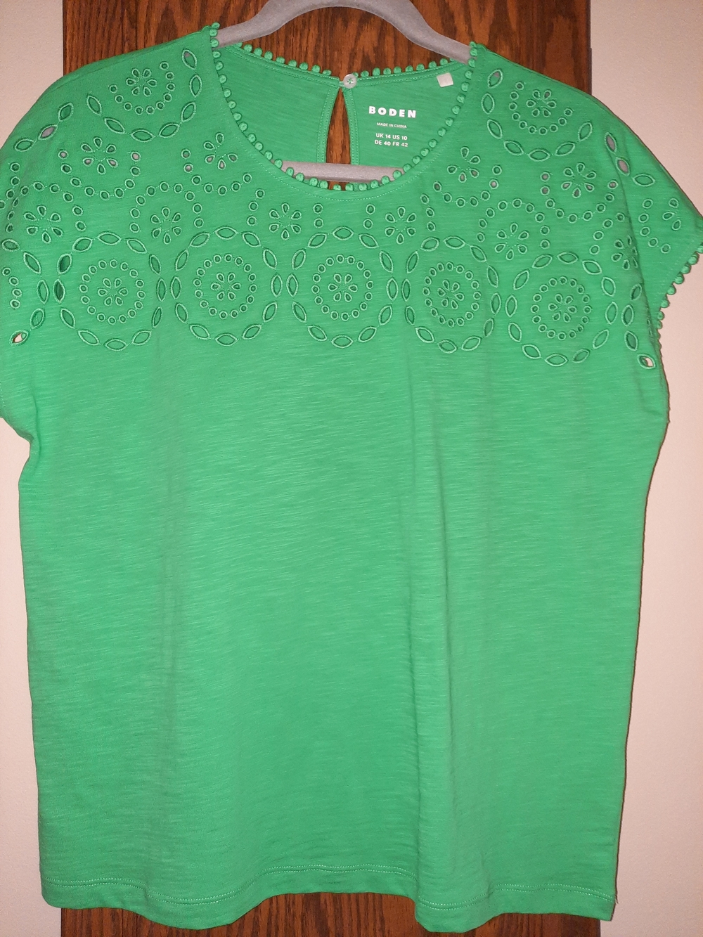 Boden Bright Green Eyelet-Trim Short Sleeve Tee Size 10 NWOT - Picture 1 of 5